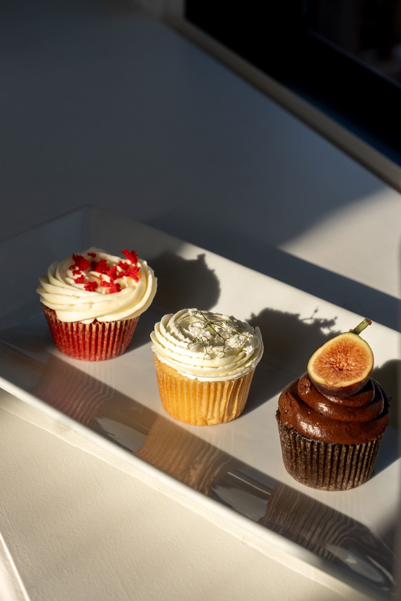 Red velvet, vanilla and chocolate cupcakes